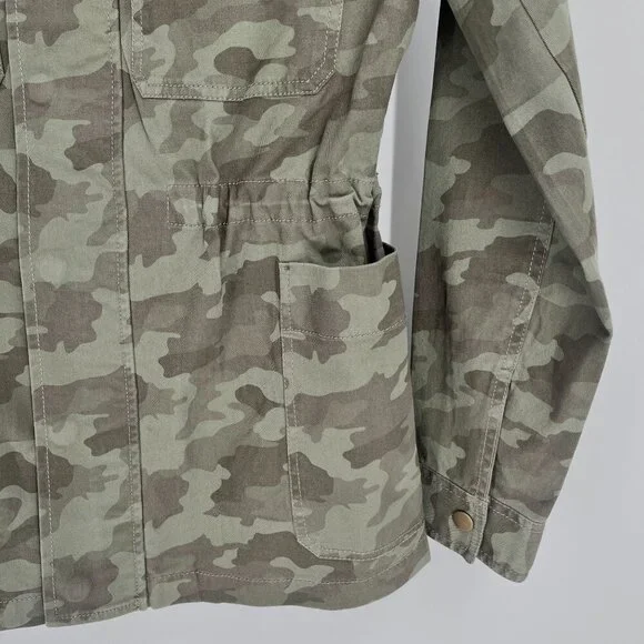 Cinq à Sept Ladies Camouflage Jacket. Size S Button Close Cinch Waist Pockets - Picture 2 of 10